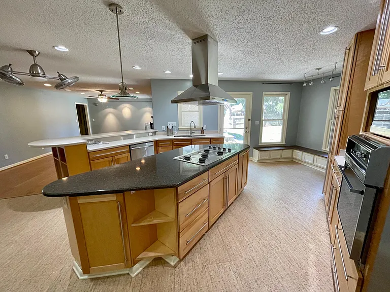 1011 Tascosa Dr SE — Photo 7
