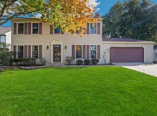 1860 Golf Dr, Naperville, IL 60565
