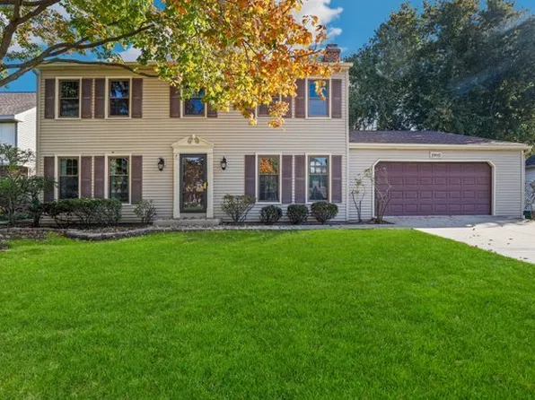 1860 Golf Dr, Naperville, IL 60565