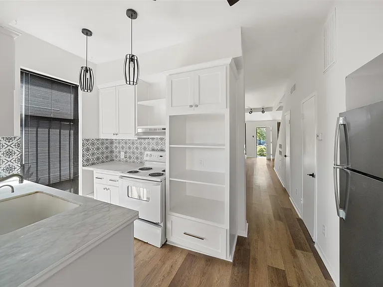 518 Hawthorne St #1 — Photo 6