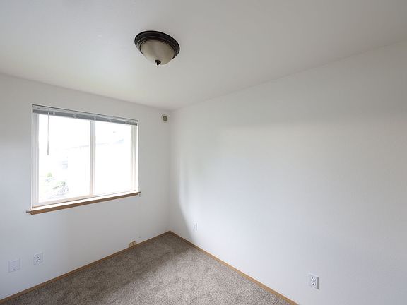 5th image of 434 S Oak Harbor St APT A2