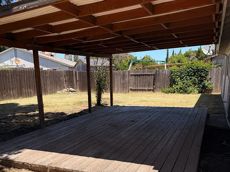 8829 Lansdowne Dr — Photo 3