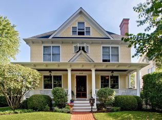 112 Homewood Ave, Libertyville, IL 60048