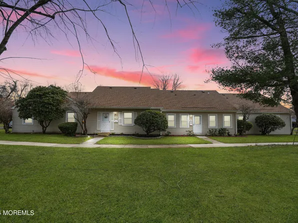 19B Plaza Del Campillo, Freehold, NJ 07728