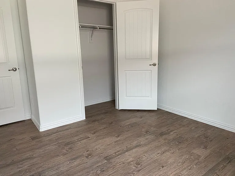 2203 Hanover St — Photo 9