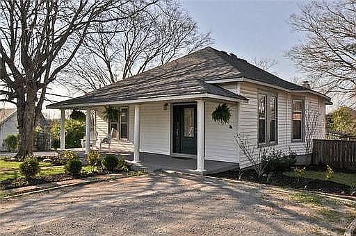 2nd image of 5112 Indiana Ave