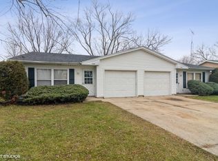 1050-1052 Midlane Dr, Aurora, IL 60505