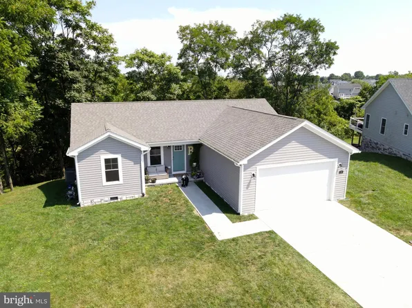 5 Peking Ln, Martinsburg, WV 25403