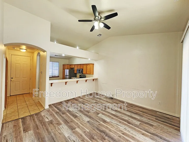 1041 Marne Ct #4 — Photo 13