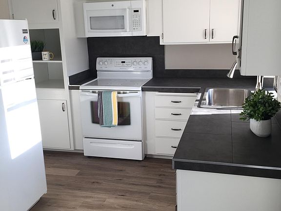 3rd image of 4079 Huerfano Ave