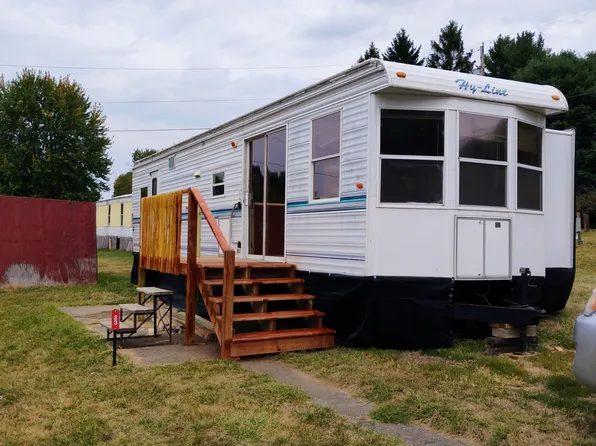 16 Fairbanks Ct, Weirton, WV 26062