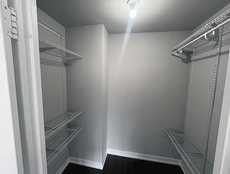 Sheridan Tower - 5650 N Sheridan Rd — Photo 30