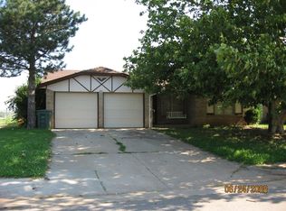 1201 Swan Lake Rd, Edmond, OK 73003