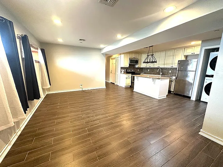 393 Davis Ave #1 — Photo 2