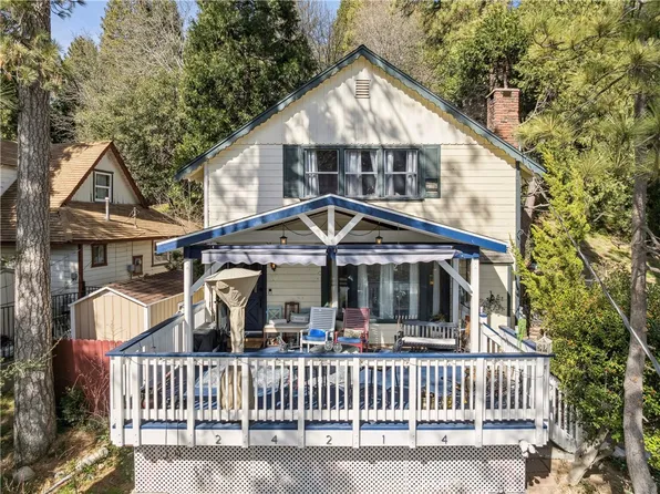 24214 Zurich Dr, Crestline, CA 92325