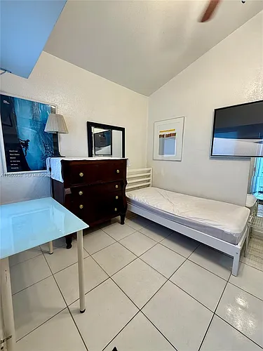 1750 SW 16th St #1 Photo 1