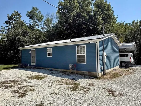 411 S Iowa St, Camp Point, IL 62320