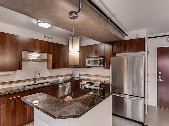 4th image of 800 Brazos St Unit 901