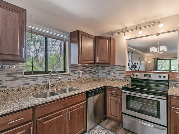2nd image of 402 Lakeview Dr APT 201