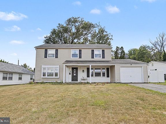 3rd image of 36 Mosshill Ln