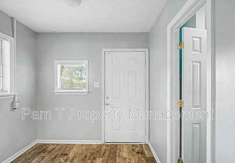 212 W 58th St — Photo 15
