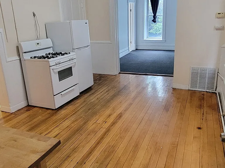 1727 W Erie St #2F — Photo 2