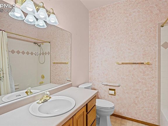 5th image of 775 Tamarron Dr