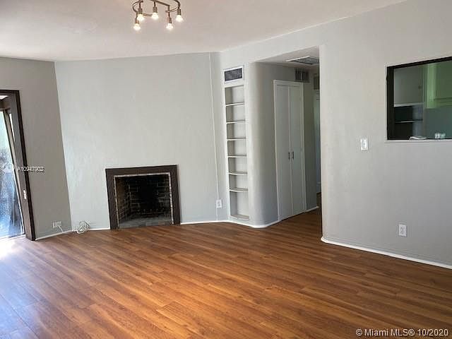 1st image of 450 NE 16th Ave #1600