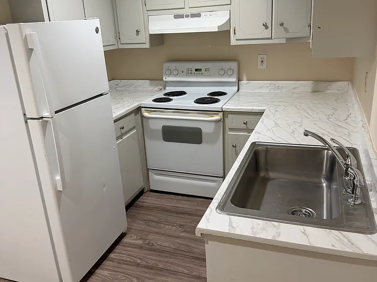 240 S Main St #4 — Photo 6