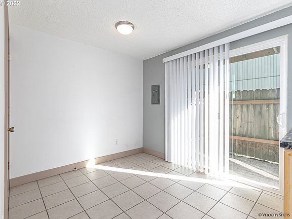 3rd image of 1805 NE 116th St APT D