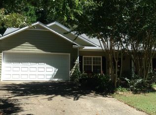 460 Cedar Ridge Dr, Winder, GA 30680