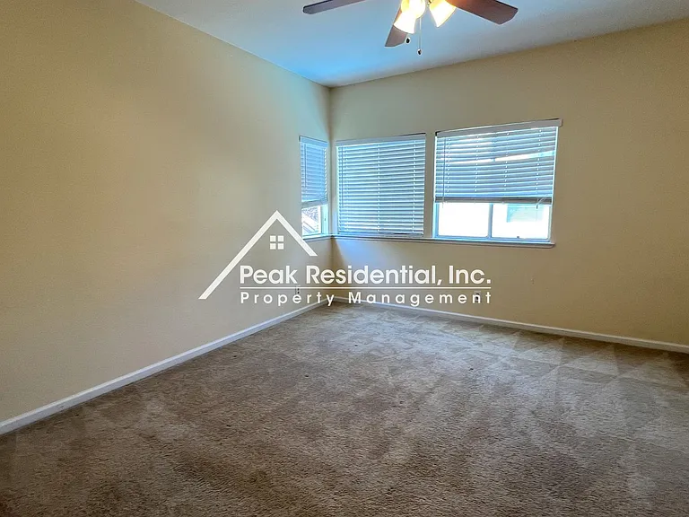 402 Harlow Ct — Photo 23