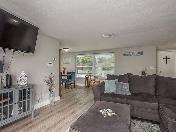 5th image of 8906 Catalina Dr