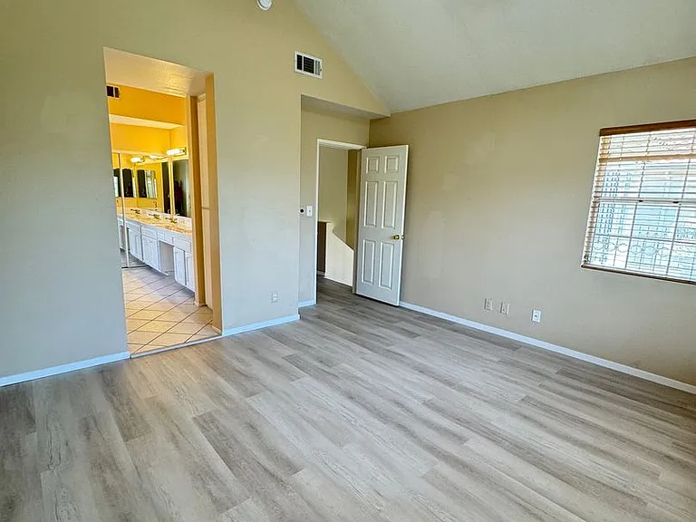 694 Warwick Ave — Photo 12