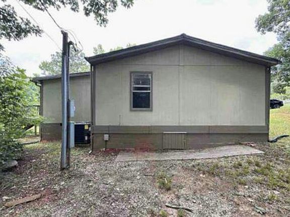 3rd image of 221 Twin Ponds Rd