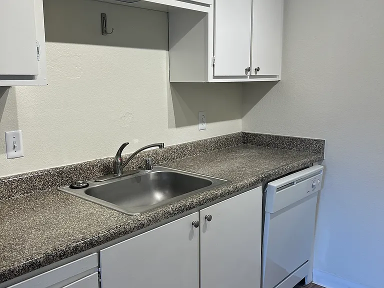 Sierra Woods Apartments — Photo 34