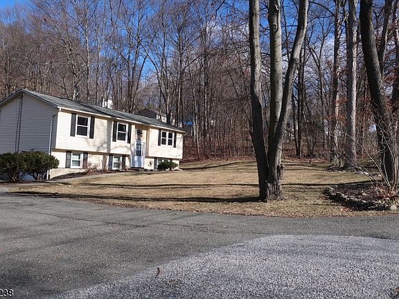 3rd image of 48 New York Ave