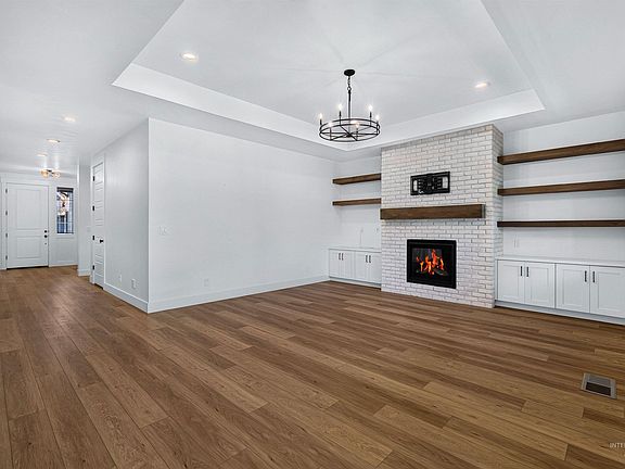 3rd image of 4258 N Brody Way