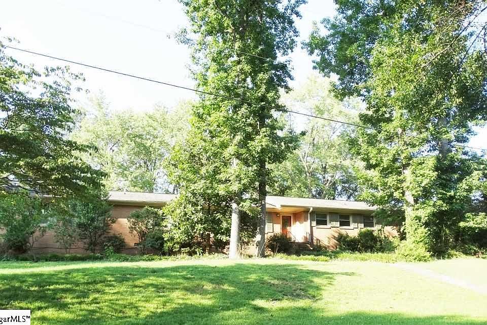 1st image of 301 Rosemary Ln