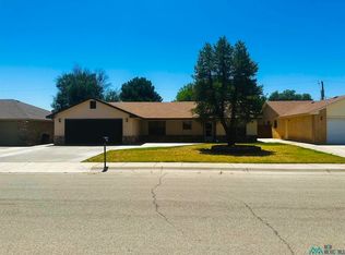 2209 W Briscoe Ave, Artesia, NM 88210