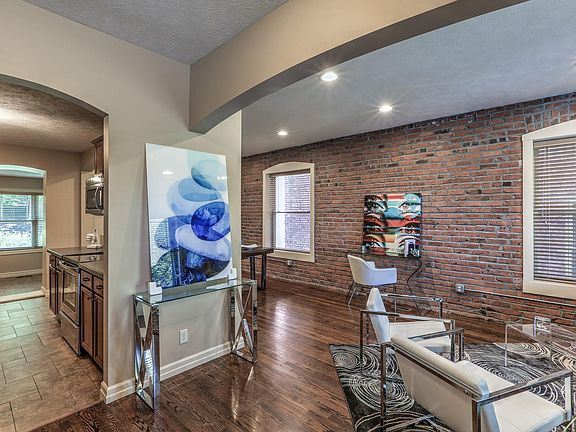 2nd image of 3001 Harney St #3001