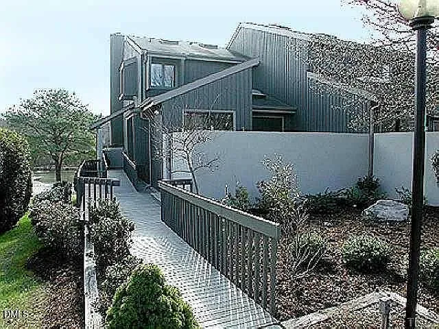 3 bed, 3.0 bath, 1860 sqft, $2,499 — Photo 3
