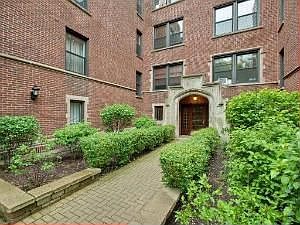 2nd image of 5954 N Lakewood Ave APT 3W
