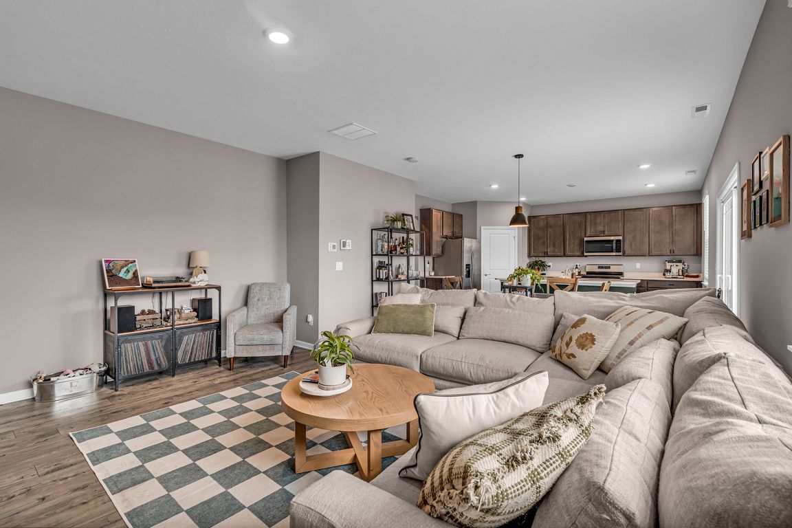 next background image