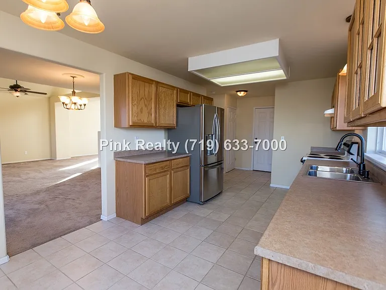 985 Ridgebury Pl — Photo 12