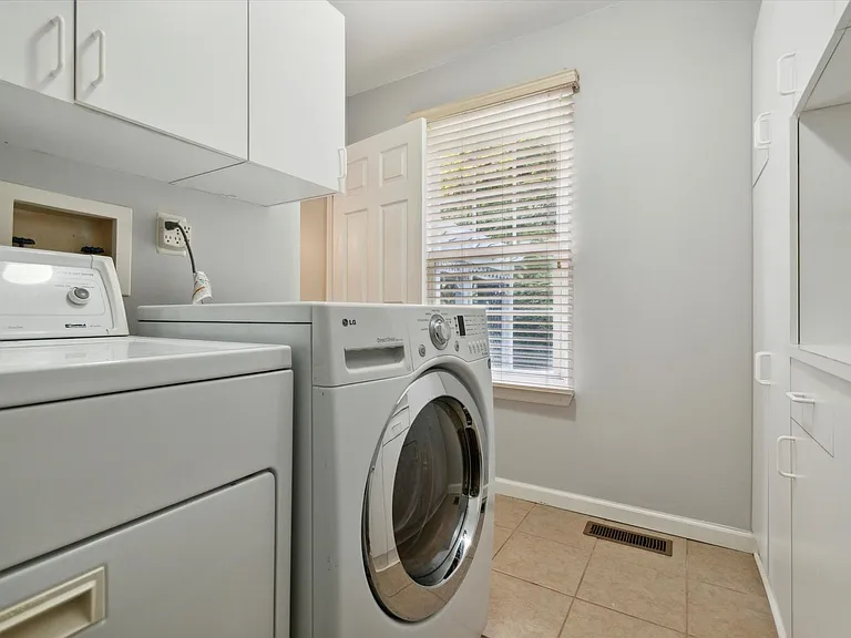 1607 Barbara Dr — Photo 10