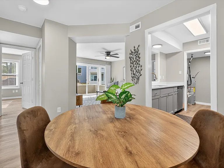 The Grove Apartments — Photo 2