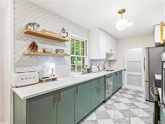 5th image of 2373 Oxbow Cir