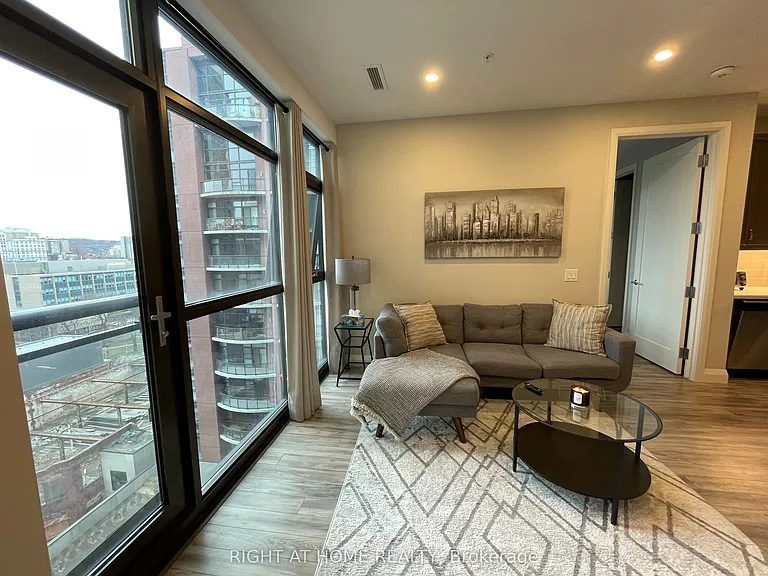118 King St E #1015 — Photo 15