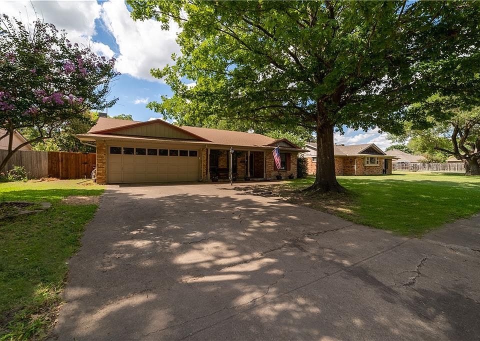 1st image of 102 Villanova Ct